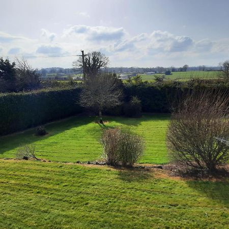 4 Bedroom, 15 Min To Limerick City Quiet Retreat. Exteriör bild