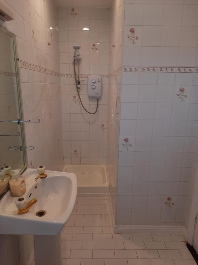 4 Bedroom, 15 Min To Limerick City Quiet Retreat. Exteriör bild