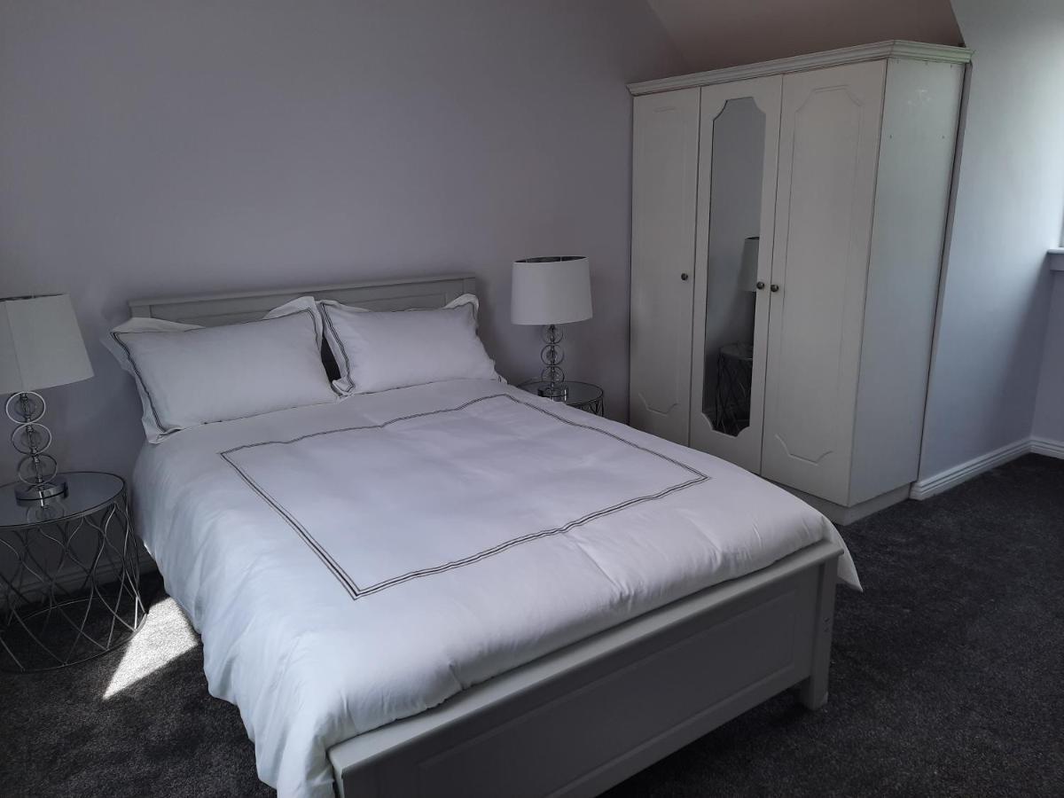4 Bedroom, 15 Min To Limerick City Quiet Retreat. Exteriör bild