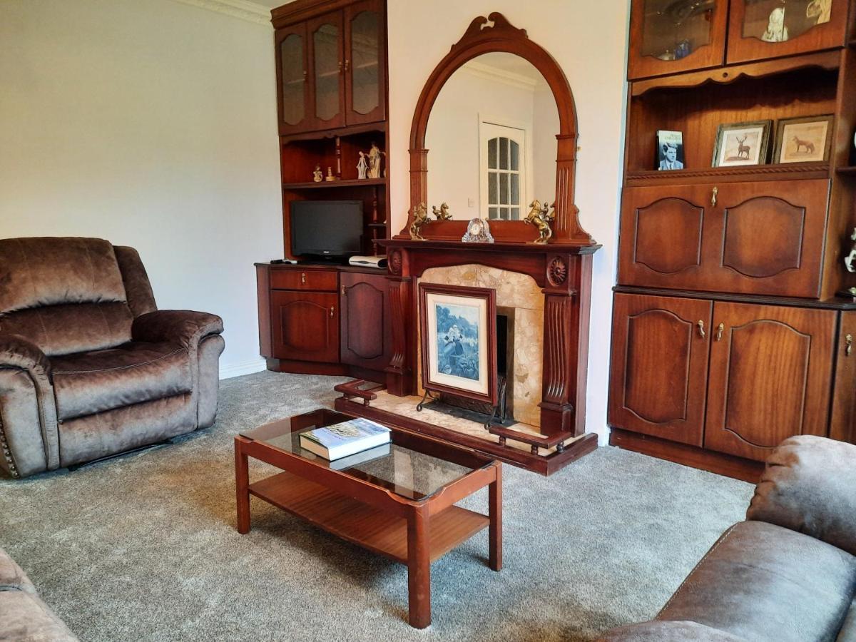 4 Bedroom, 15 Min To Limerick City Quiet Retreat. Exteriör bild