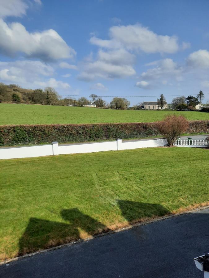 4 Bedroom, 15 Min To Limerick City Quiet Retreat. Exteriör bild
