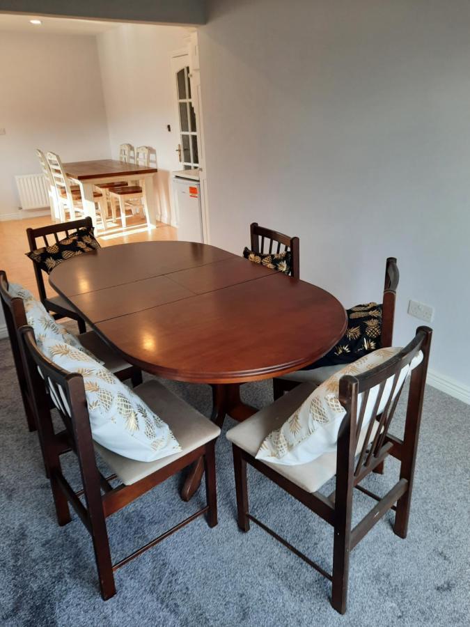 4 Bedroom, 15 Min To Limerick City Quiet Retreat. Exteriör bild