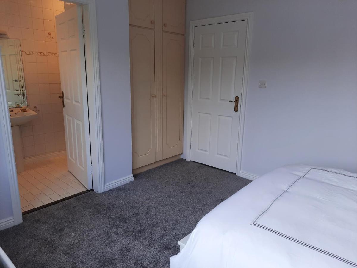 4 Bedroom, 15 Min To Limerick City Quiet Retreat. Exteriör bild