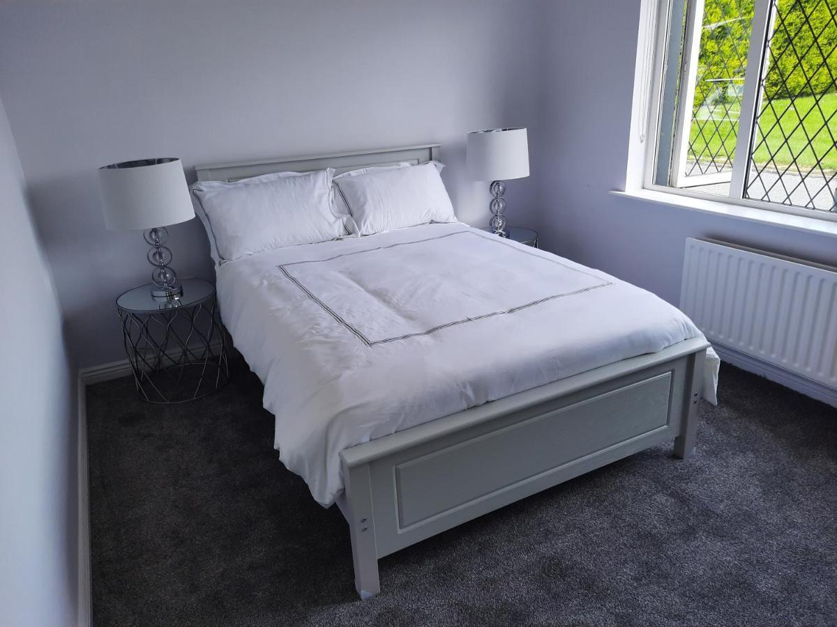4 Bedroom, 15 Min To Limerick City Quiet Retreat. Exteriör bild
