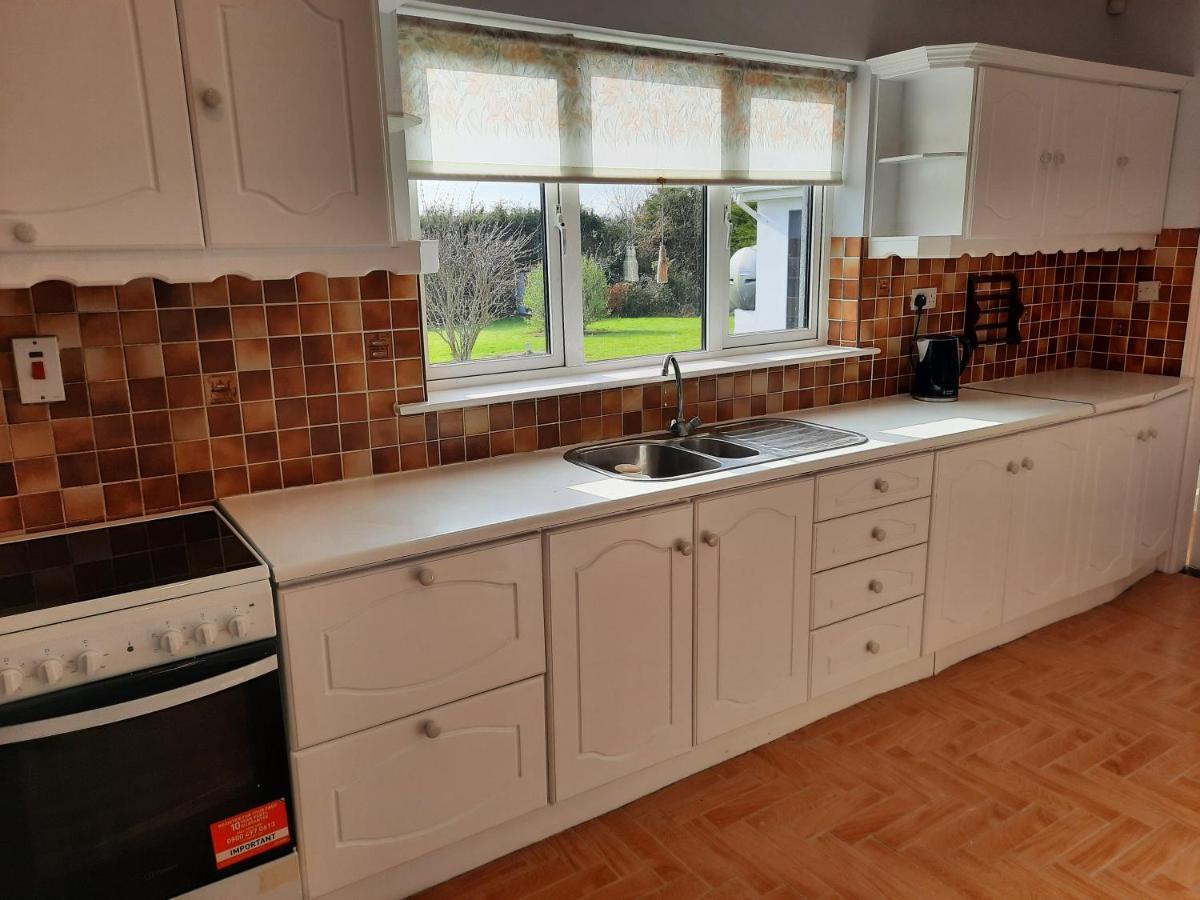 4 Bedroom, 15 Min To Limerick City Quiet Retreat. Exteriör bild