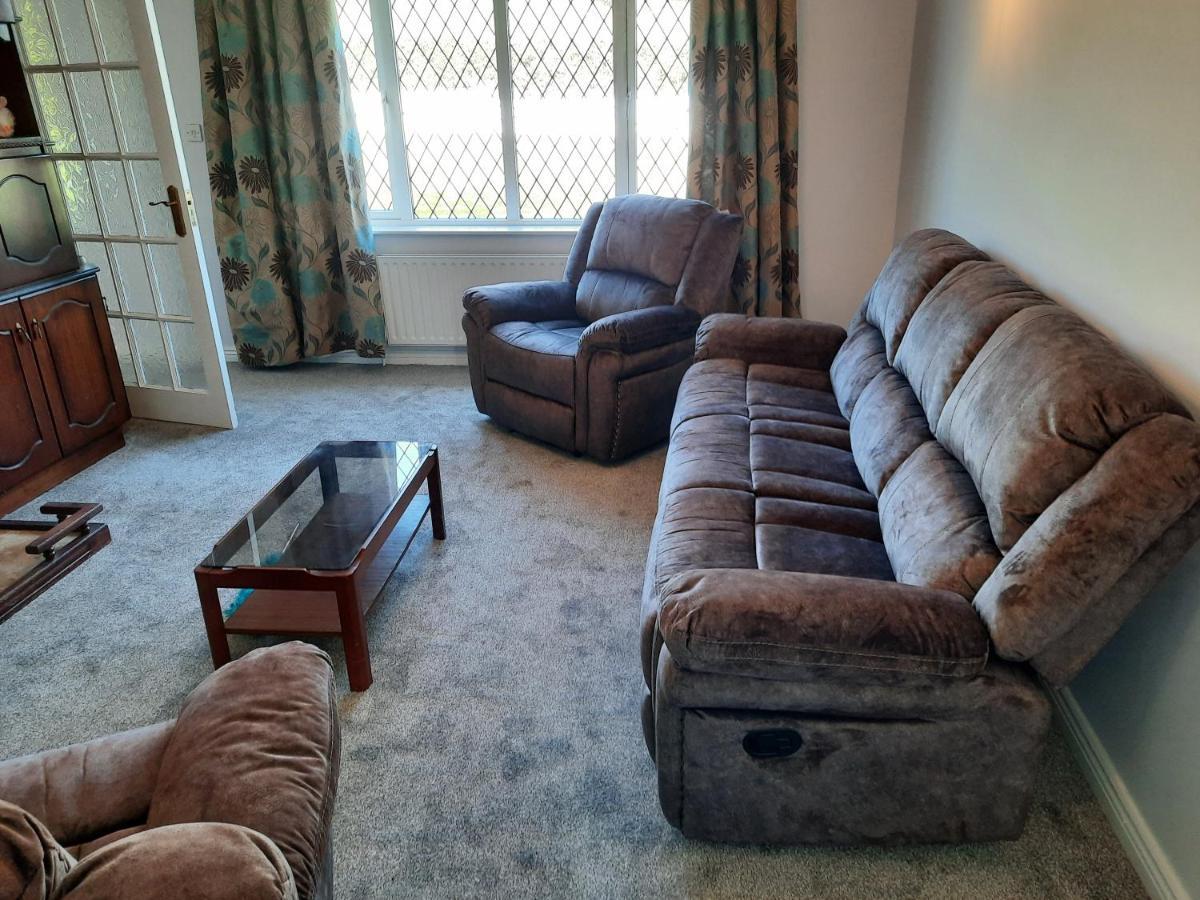 4 Bedroom, 15 Min To Limerick City Quiet Retreat. Exteriör bild